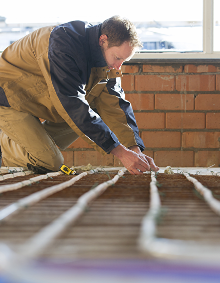 Hoe sluit ik een standaard buitenkraan aan?